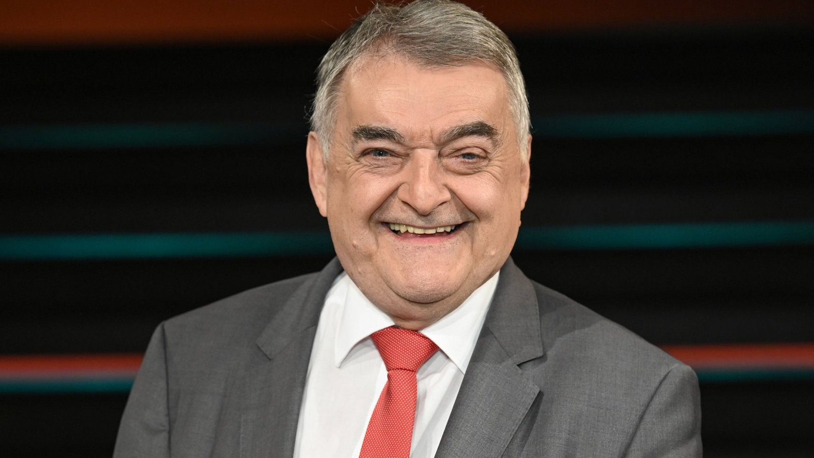 NRW-Innenminister Herbert Reul (CDU) diskutierte bei Markus Lanz über die EM in Deutschland.Foto: imago images/teutopress