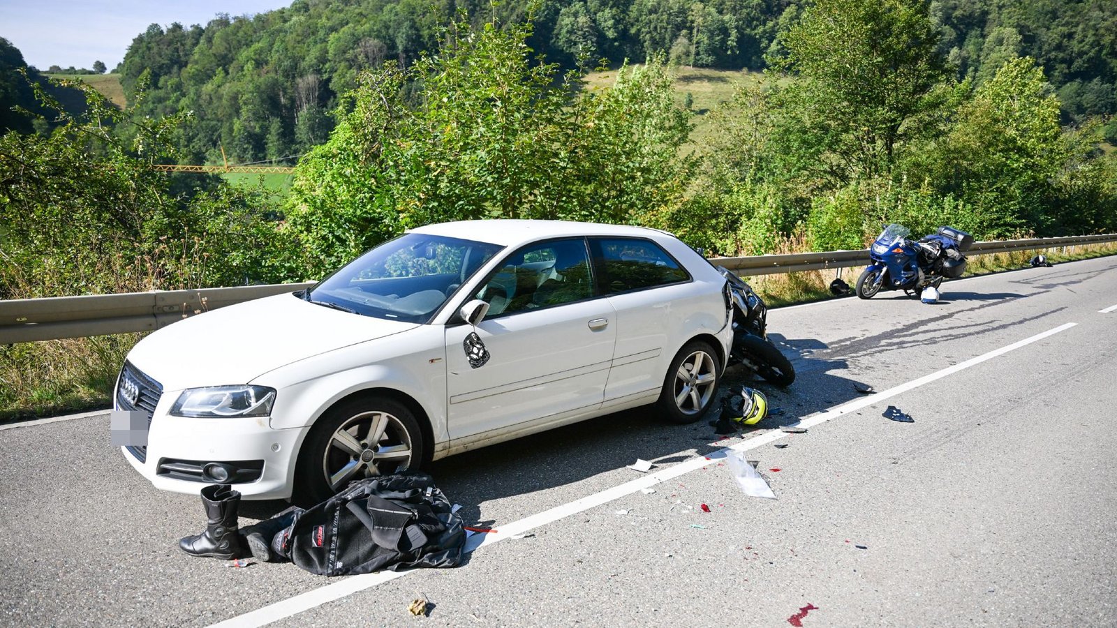 Beide Fahrzeuge wurden schwer beschädigt.Foto: SDMG/SDMG / MB Beide Fahrzeuge wurden schwer beschädigt.Foto: SDMG/SDMG / MB