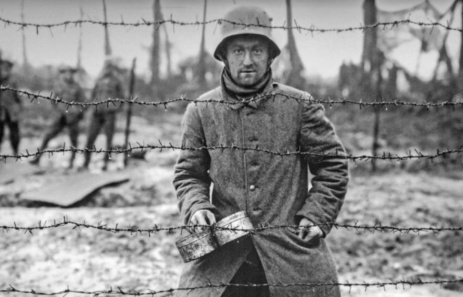 Zusammenbruch der alten Ordnung, Zerfall der Imperien: deutscher Kriegsgefangener 1917 nach der Schlacht von Langemarck im belgischen Flandern.<span class='image-autor'>Foto: Imago/alimidi</span>