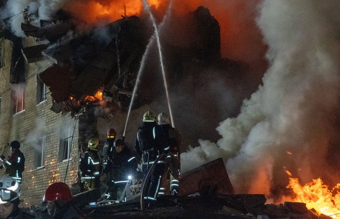 Behörden melden auch Kinder unter den Toten und Verletzten in Charkiw.<span class='image-autor'>Foto: Andrii Marienko/AP/dpa</span>