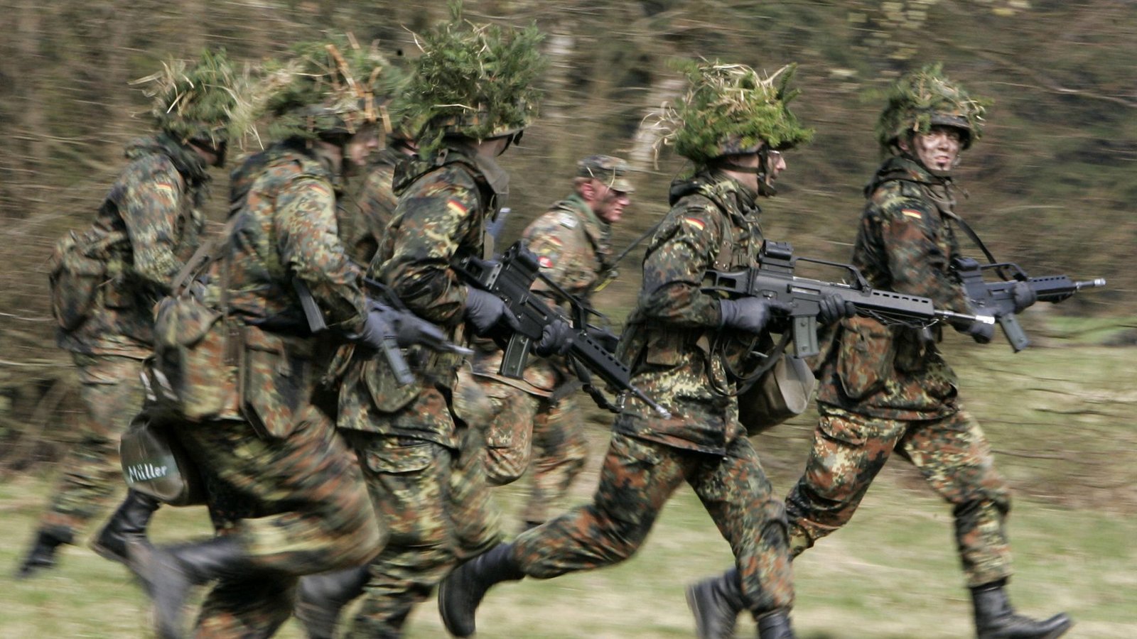 Laut Forsa-Umfrage spricht sich eine knappe Mehrheit für eine Wiedereinführung der Wehrpflicht aus.Foto: dpa/Frank May
