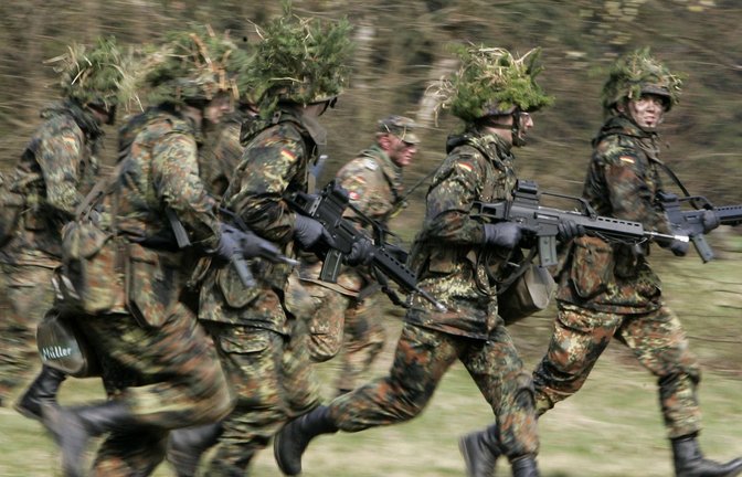 Laut Forsa-Umfrage spricht sich eine knappe Mehrheit für eine Wiedereinführung der Wehrpflicht aus.<span class='image-autor'>Foto: dpa/Frank May</span>
