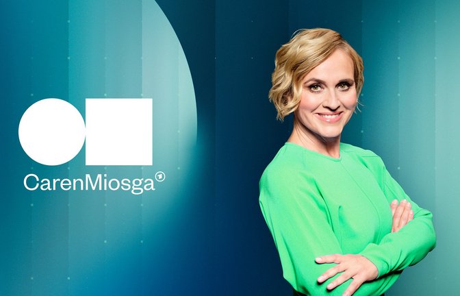 Caren Miosga diskutiert sonntags in ihrer ARD-Talkshow mit prominenten Gästen.<span class='image-autor'>Foto: NDR/Philipp Rathmer; Design Lenny Grade</span>
