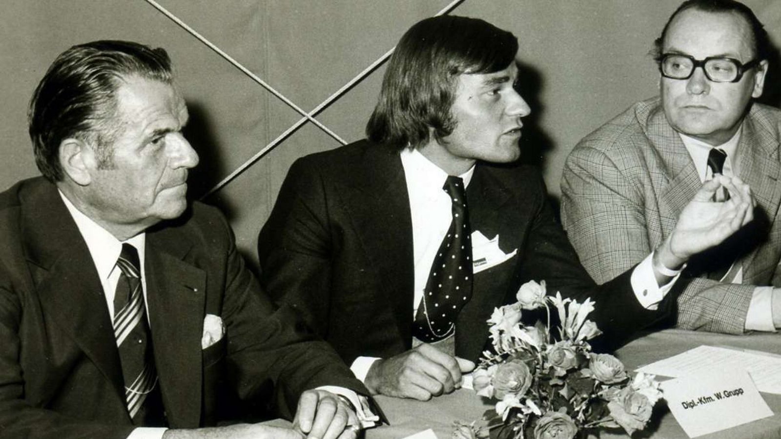 Im Jahr 1969 übernahm Wolfgang Grupp (Mitte) im Alter von 27 Jahren die Geschäftsführung des Textilunternehmens Trigema.Foto: Trigema Im Jahr 1969 übernahm Wolfgang Grupp (Mitte) im Alter von 27 Jahren die Geschäftsführung des Textilunternehmens Trigema.Foto: Trigema