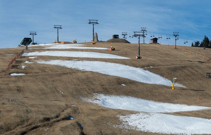 Auch im Winter 2015 musste am Feldberg auf den Schnee lange gewartet werden. Jetzt wird  gehofft, dass nächste Woche endlich Schnee fällt.<span class='image-autor'>Foto: dpa/Patrick Seeger</span>