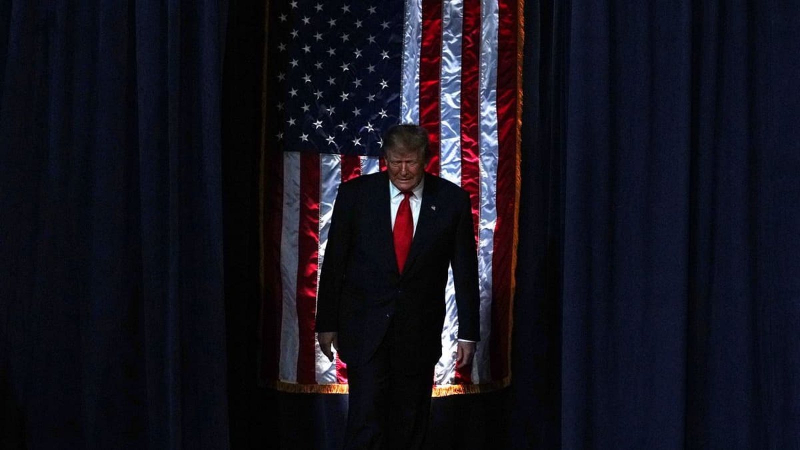 Clarksville: US-Präsident Donald Trump kommt zu einer Wahlkampfveranstaltung in der F&M Bank Arena.Alex Brandon/AP/dpa Clarksville: US-Präsident Donald Trump kommt zu einer Wahlkampfveranstaltung in der F&M Bank Arena.Alex Brandon/AP/dpa