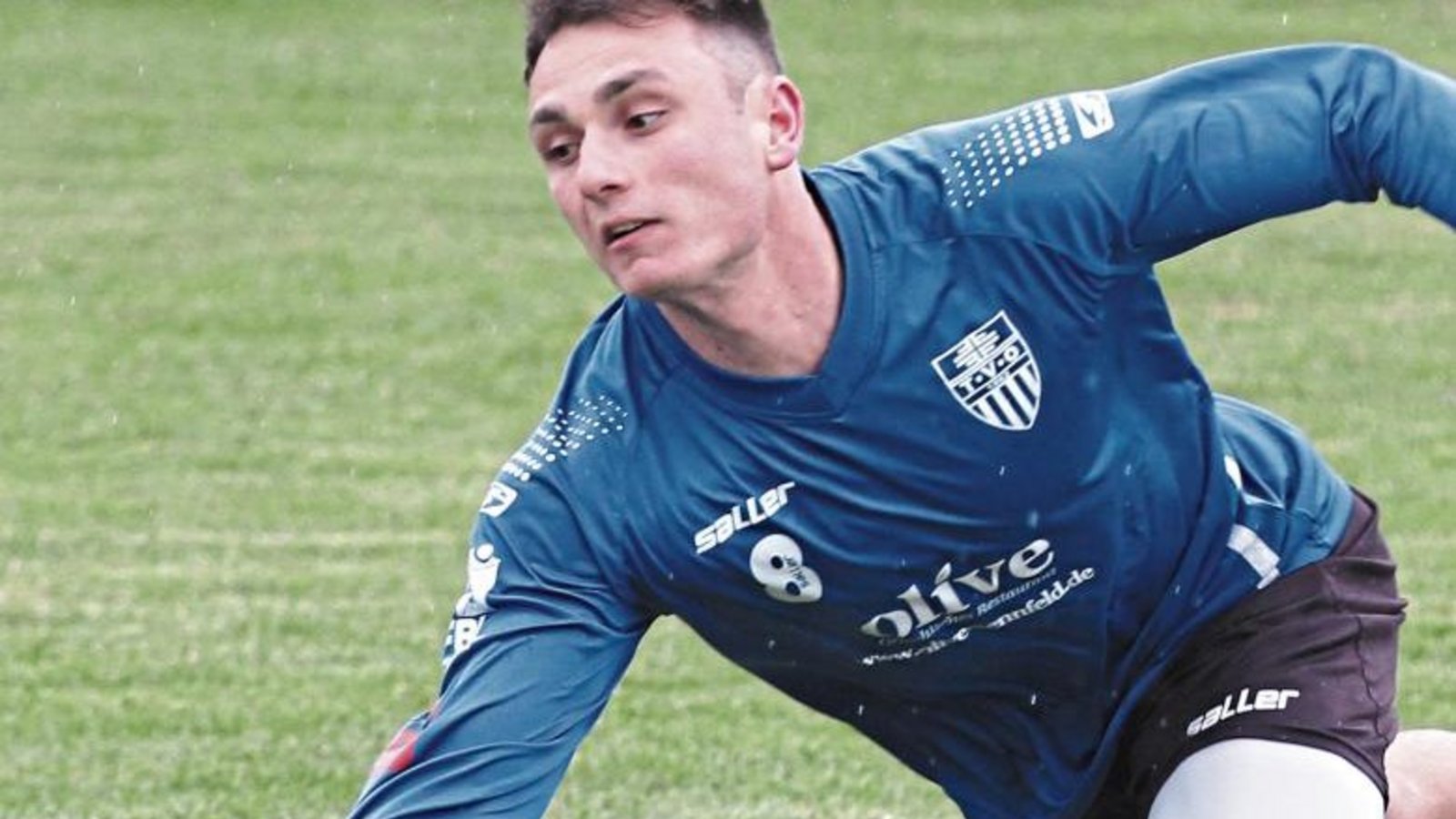 Für die verkürzte Feldsaison der 1. Bundesliga streift sich Jaro Jungclaussen wieder das Trikot des TV Schweinfurt-Oberndorf über. Foto: Nachreiner Für die verkürzte Feldsaison der 1. Bundesliga streift sich Jaro Jungclaussen wieder das Trikot des TV Schweinfurt-Oberndorf über. Foto: Nachreiner