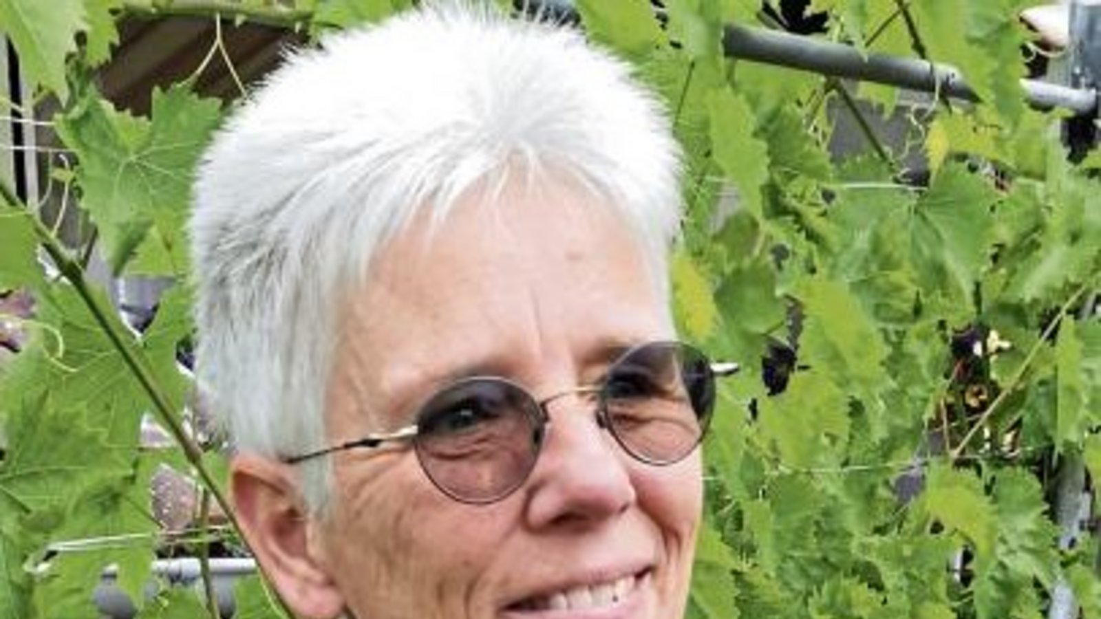 Sabine Straub mit ihrer Pulli-Eigenkreation. Sabine Straub mit ihrer Pulli-Eigenkreation.