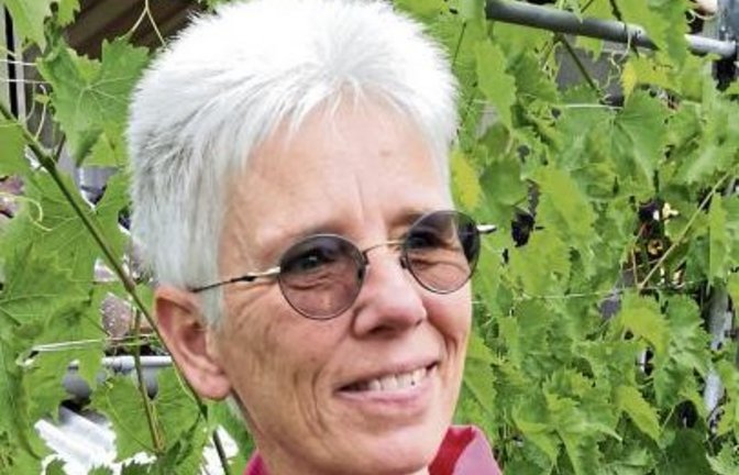 Sabine Straub mit ihrer Pulli-Eigenkreation.