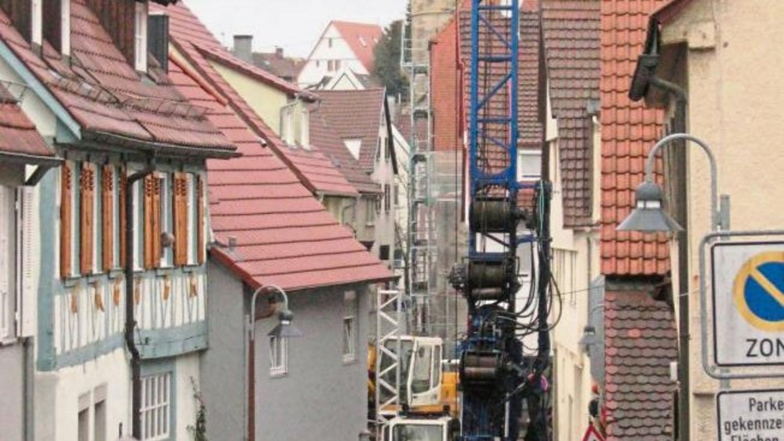 Das Großgerät für die KSK-Baustelle in Vaihingen hat Uli Simecek mit dem Foto erwischt.