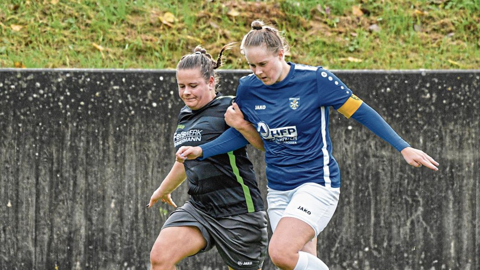Jana Schwartz (links) hat für die SGM Roßwag/Großglattbach den Treffer zum 1:1-Ausgleich erzielt. Foto: Archiv/Leitner