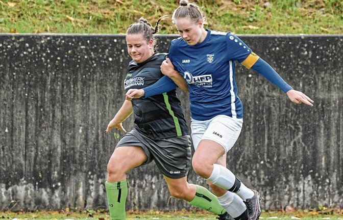 Jana Schwartz (links) hat für die SGM Roßwag/Großglattbach den Treffer zum 1:1-Ausgleich erzielt. Foto: Archiv/Leitner