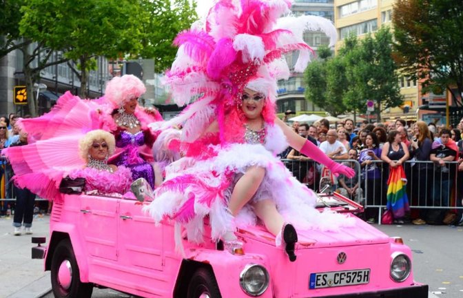 Auch in diesem Jahr soll der Christopher Street Day (CSD, hier im Jahr 2014) laut und schrill sein. Genauso wichtig wird die Kundgebung für die Rechte der LGBTQ+-Community. Auch eine Selbsthilfegruppe von queeren Aslybewerbern läuft mit.<span class='image-autor'>www.7aktuell.de |</span>