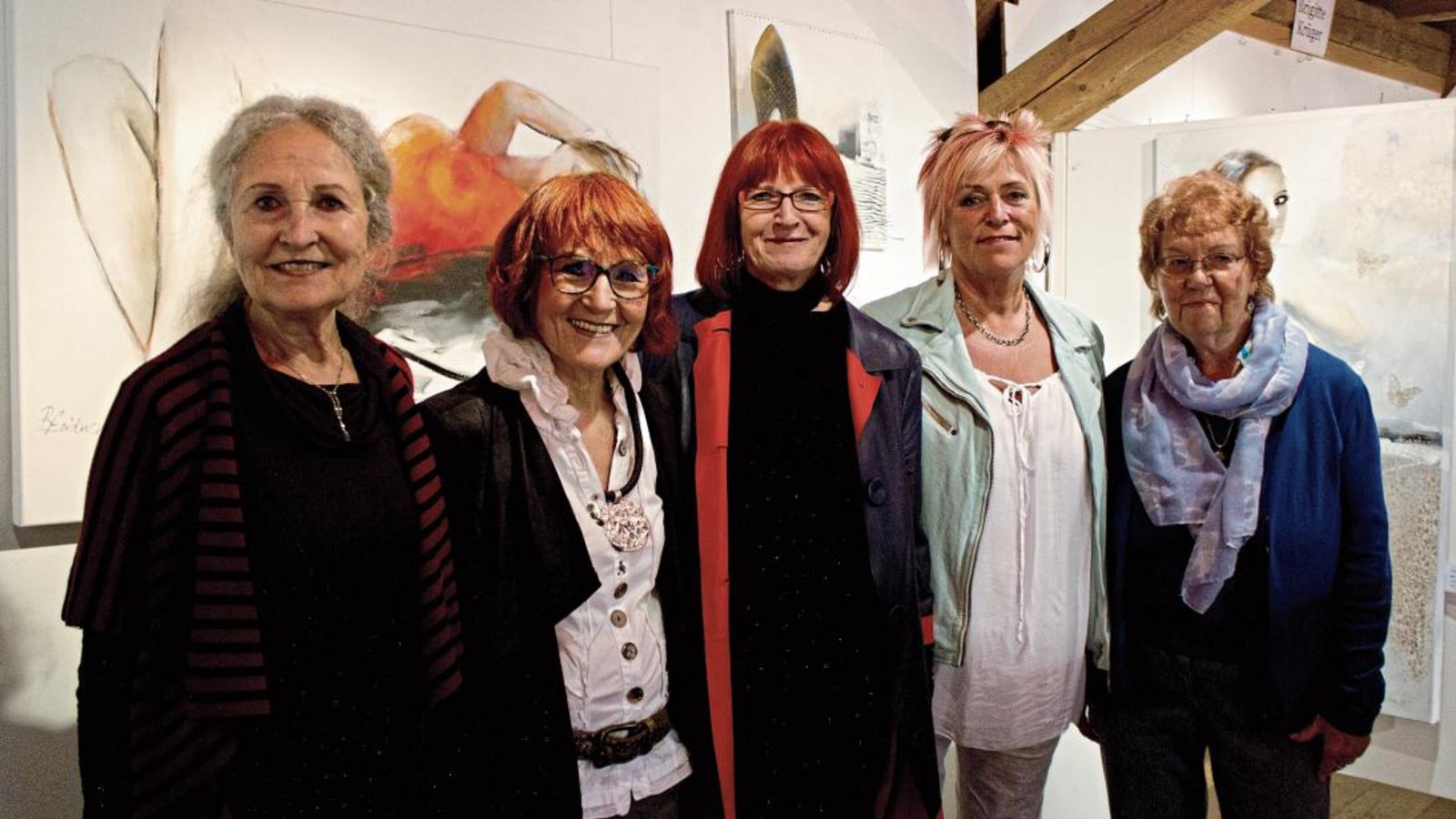 Margit Schnorr-Gutmann, Renate Leidner, Veronika Lausecker-Hoffmann, Ingrid Lemke und Brigitte Krüger (von links) sind die Künstlerinnen, deren Bilder in Hochdorf zu sehen sind.  Fotos: Friedrich