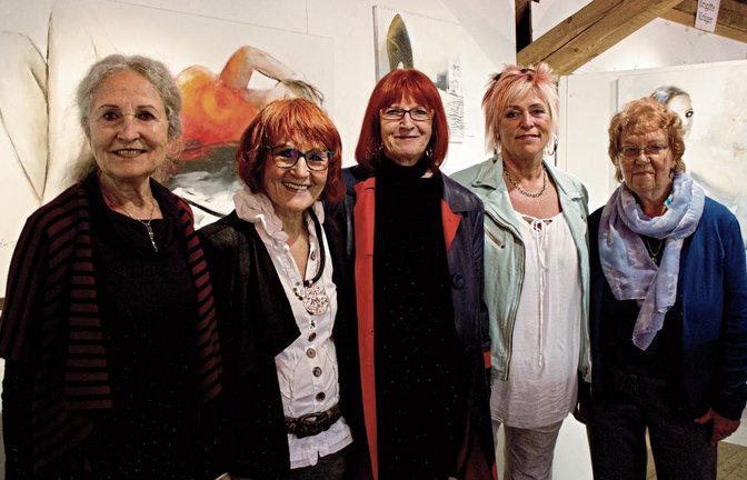 Margit Schnorr-Gutmann, Renate Leidner, Veronika Lausecker-Hoffmann, Ingrid Lemke und Brigitte Krüger (von links) sind die Künstlerinnen, deren Bilder in Hochdorf zu sehen sind.  Fotos: Friedrich