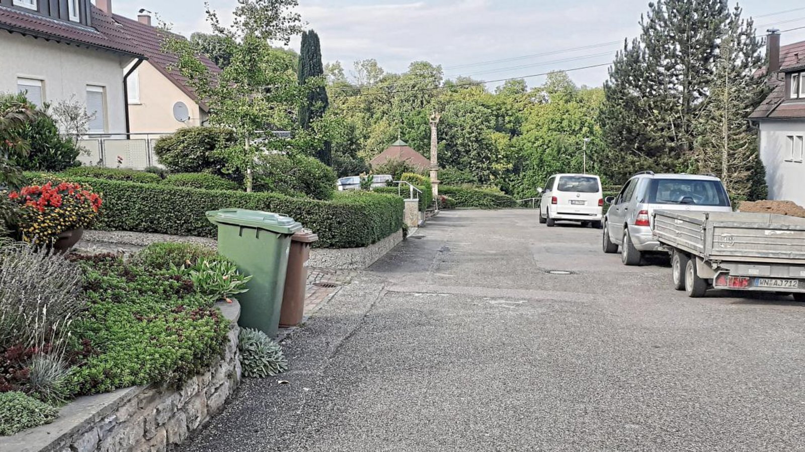 Die Weilerstraße in Oberriexingen ist wie ihre benachbarten Verkehrsweg stark in die Jahre gekommen und soll erneuert werden. Foto: mig Die Weilerstraße in Oberriexingen ist wie ihre benachbarten Verkehrsweg stark in die Jahre gekommen und soll erneuert werden. Foto: mig