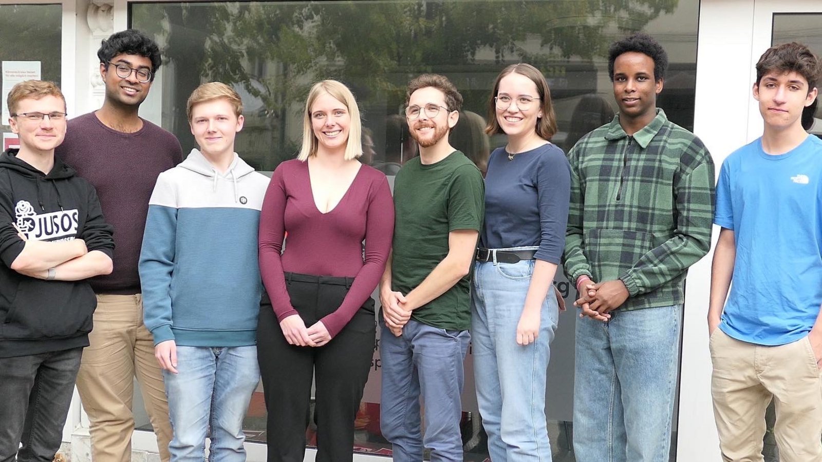 Der neu gewählte Kreisvorstand der Ludwigsburger Jusos mit der Vorsitzenden Nathalie Ziwey (Vierte von links). Foto: p Der neu gewählte Kreisvorstand der Ludwigsburger Jusos mit der Vorsitzenden Nathalie Ziwey (Vierte von links). Foto: p