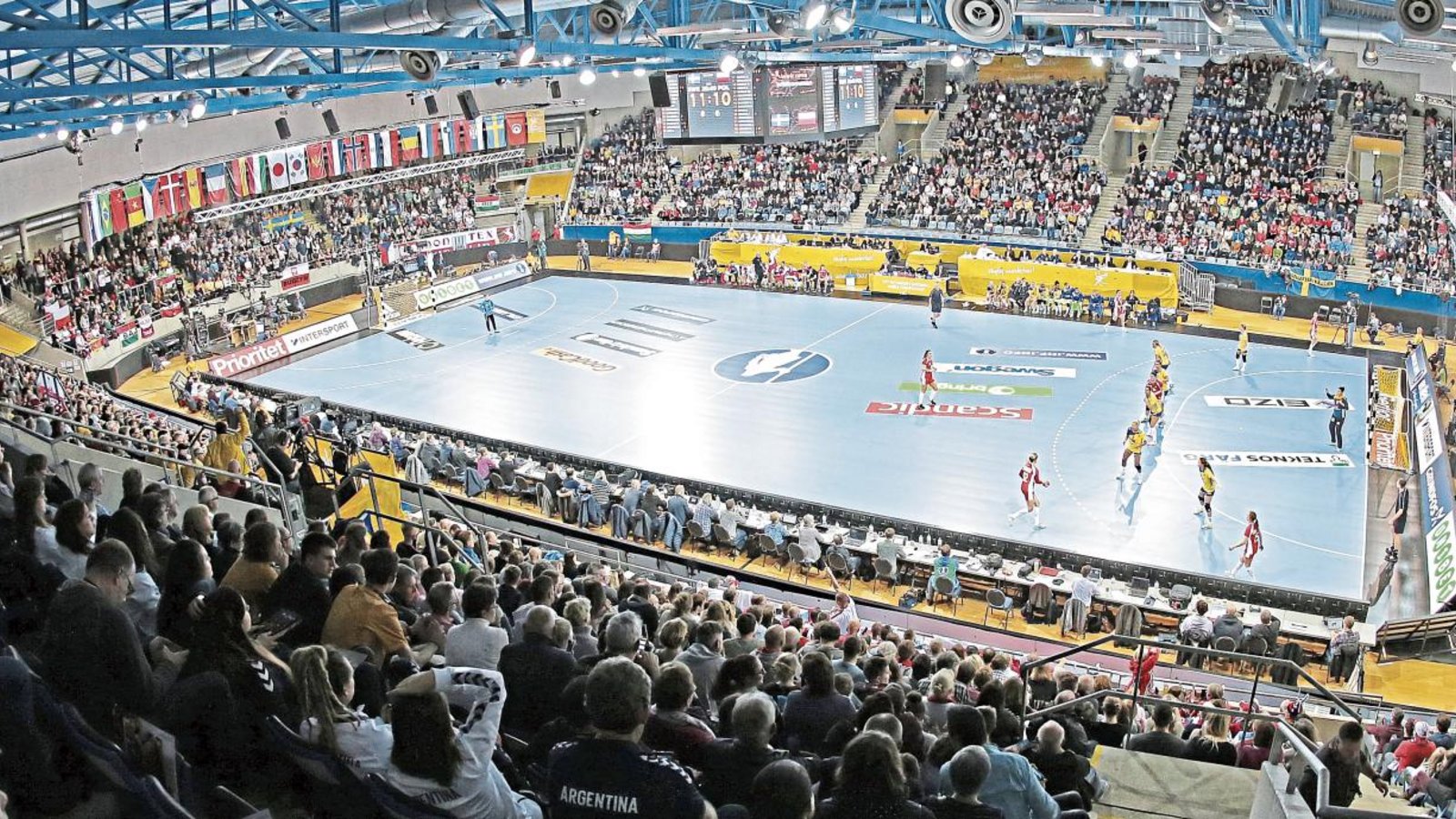 Die Organisatoren haben in der Ege-Trans-Arena in Bietigheim-Bissingen einen würdigen Rahmen für die Vorrundenspiele der Gruppe B bei der Handball-WM der Frauen geschaffen. Fotos: Baumann Die Organisatoren haben in der Ege-Trans-Arena in Bietigheim-Bissingen einen würdigen Rahmen für die Vorrundenspiele der Gruppe B bei der Handball-WM der Frauen geschaffen. Fotos: Baumann
