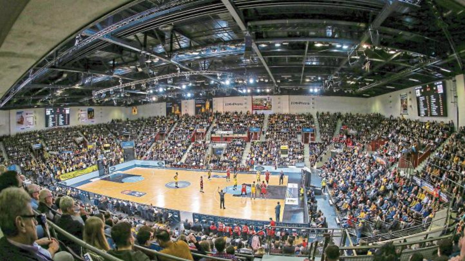 Um Sportveranstaltungen vor Zuschauern wie ein Spiel der Basketball-Bundesliga in der Ludwigsburger MHP-Arena kämpfen die Profi-Vereine sportartenübergreifend in dem gemeinsamen Bündnis „Teamsport Baden-Württemberg“. Foto: Baumann Um Sportveranstaltungen vor Zuschauern wie ein Spiel der Basketball-Bundesliga in der Ludwigsburger MHP-Arena kämpfen die Profi-Vereine sportartenübergreifend in dem gemeinsamen Bündnis „Teamsport Baden-Württemberg“. Foto: Baumann