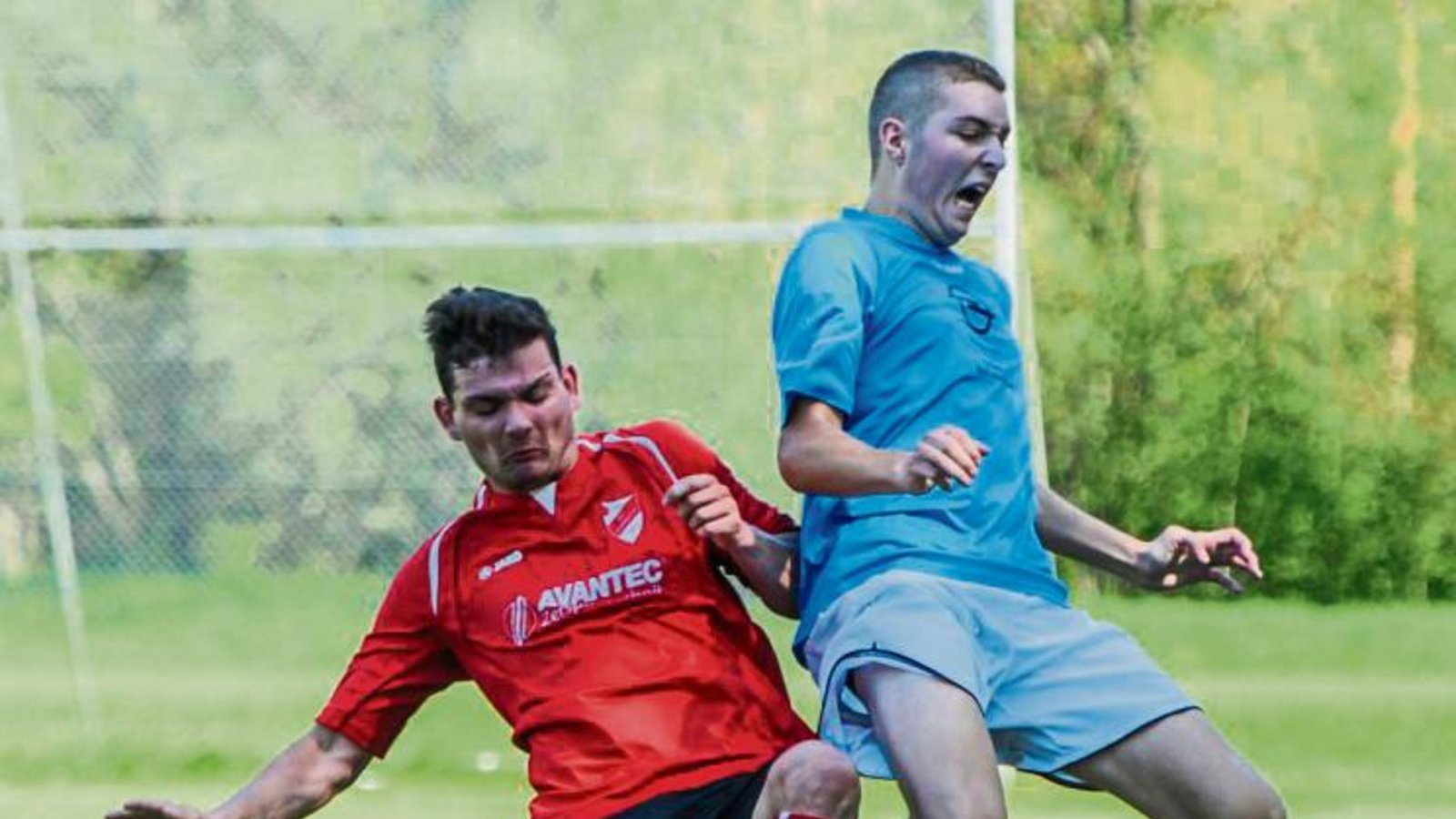 Pascal Kohler (links, gegen den Häfnerhaslacher Marco Hirsch) wartet mit dem SV Horrheim weiter auf das erste Erfolgserlebnis in der B-Klasse. Bislang siegte sein Team nur im Pokal. Foto: Leitner Pascal Kohler (links, gegen den Häfnerhaslacher Marco Hirsch) wartet mit dem SV Horrheim weiter auf das erste Erfolgserlebnis in der B-Klasse. Bislang siegte sein Team nur im Pokal. Foto: Leitner