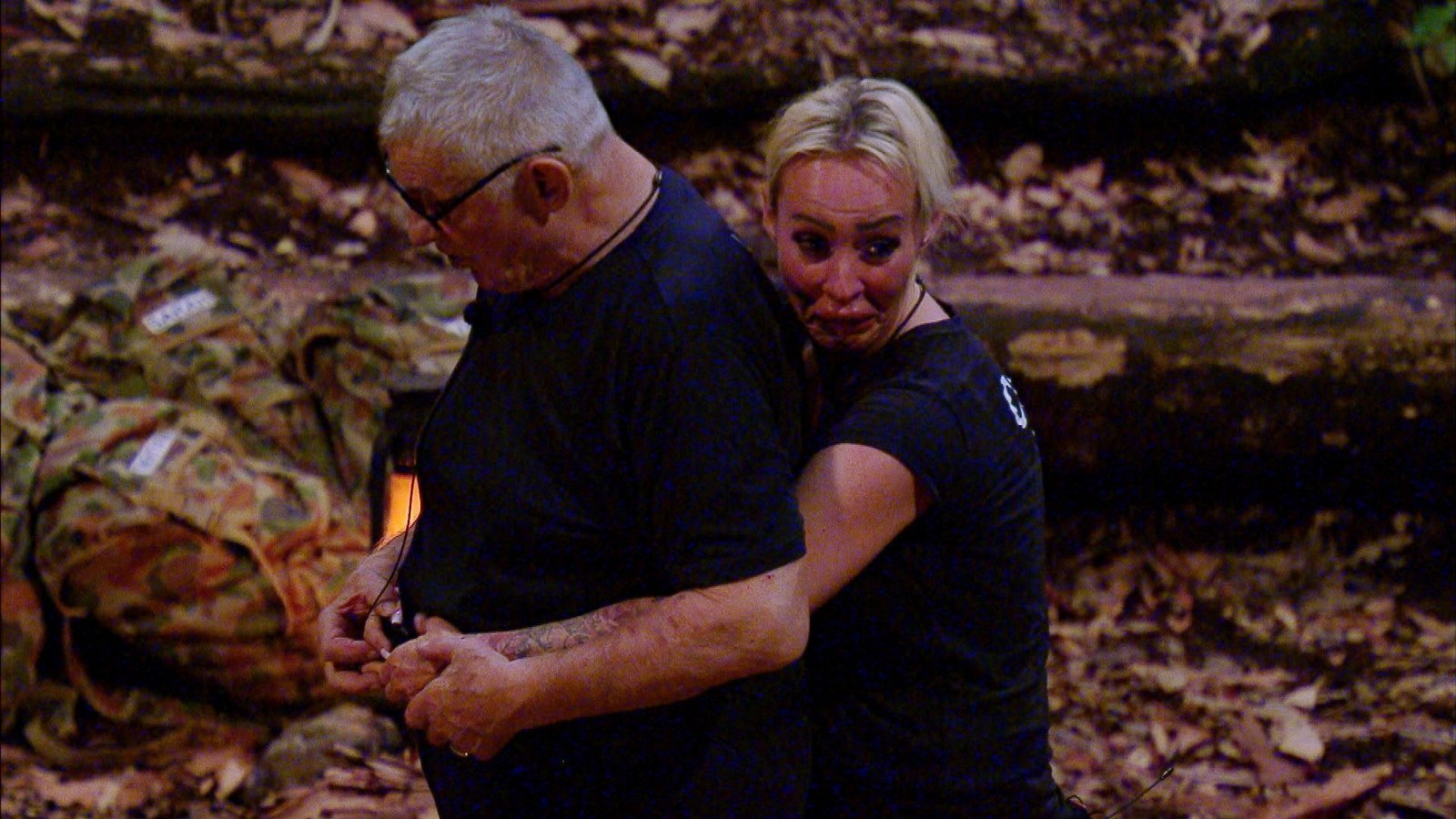 Heinz Hoenig und Cora Schumacher waren die ersten, die das Dschungelcamp betreten durften. Leider gehören sie auch zu den ersten, die nun draußen sind.Foto: RTL/Tag 1 Heinz Hoenig und Cora Schumacher waren die ersten, die das Dschungelcamp betreten durften. Leider gehören sie auch zu den ersten, die nun draußen sind.Foto: RTL/Tag 1
