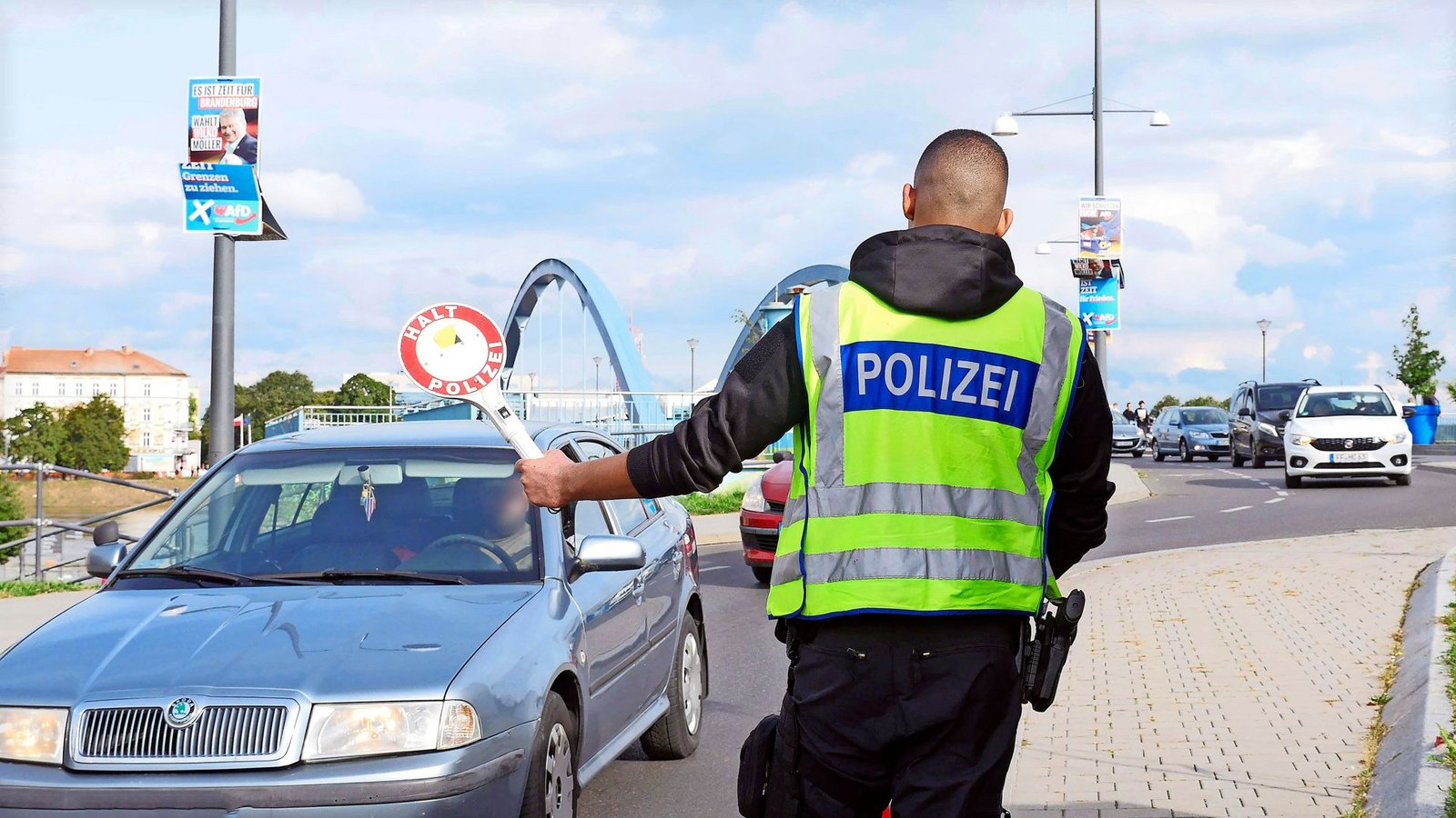 Eine Kontrolle in Brandenburg an der deutsch-polnischen Grenze.Foto: IMAGO/Sabine Gudath Eine Kontrolle in Brandenburg an der deutsch-polnischen Grenze.Foto: IMAGO/Sabine Gudath