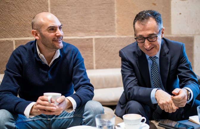 Trinkt nicht nur Kaffee und Wasser: Danyal Bayaz (links).<span class='image-autor'>Foto: Lichtgut/Christoph Schmidt</span>