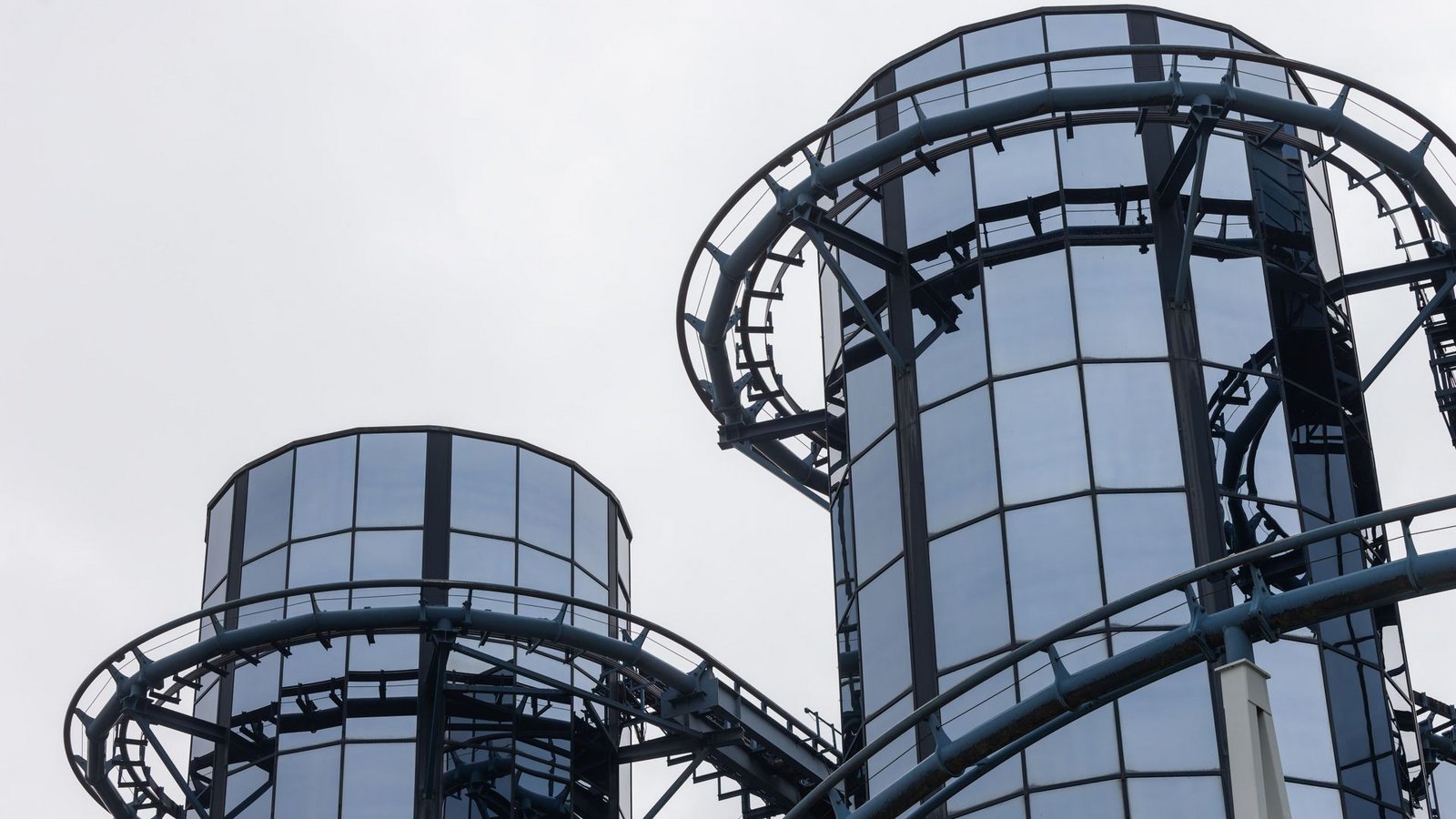 Die Achterbahn Euro-Mir ist im Europa-Park zu sehen.Foto: Philipp von Ditfurth/dpa/Philipp von Ditfurth Die Achterbahn Euro-Mir ist im Europa-Park zu sehen.Foto: Philipp von Ditfurth/dpa/Philipp von Ditfurth