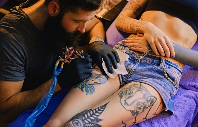 Eine beliebte Art, die Haut zu schmücken: Tattoos<span class='image-autor'>Foto: FXQuadro / shutterstock.com</span>