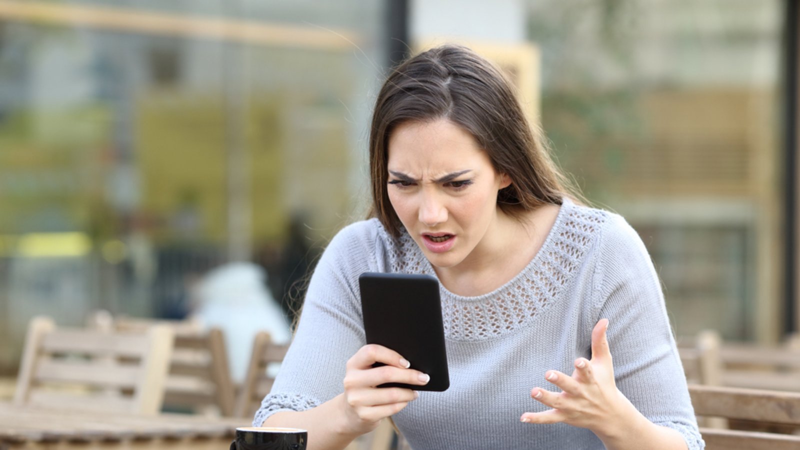 "Rage Bait" auf Social Media soll Wut und Empörung provozieren.Foto: Antonio Guillem/Shutterstock "Rage Bait" auf Social Media soll Wut und Empörung provozieren.Foto: Antonio Guillem/Shutterstock