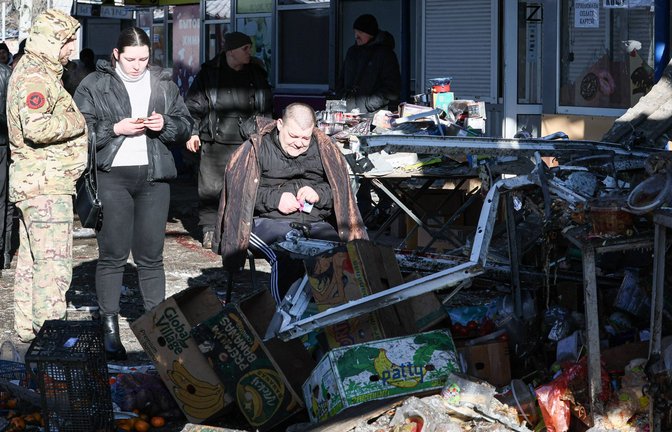18 Menschen sind bei einem ukrainischen Angriff auf einen Markt in der russisch kontrollierten Stadt Donezk getötet worden.<span class='image-autor'>Foto: IMAGO/ITAR-TASS/IMAGO/Dmitry Yagodkin</span>