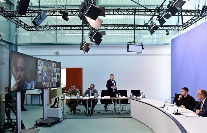 Ukraines Präsident Selenskyj und Kanzler Merz während einer Videokonferenz über eine mögliche Friedenslösung im Krieg gegen Kiew.<span class='image-autor'>Foto: AFP</span>