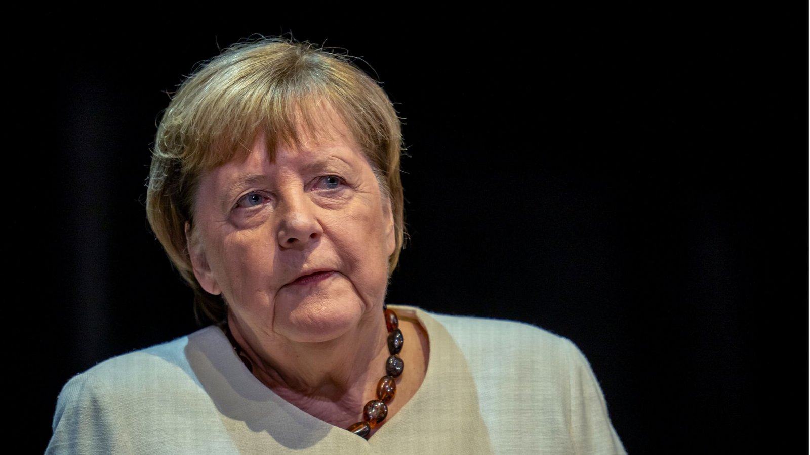 Angela Merkel hat den Rückgang der deutschen Verteidigungsausgaben in den 1990er Jahren verteidigt. (Symbolbild).Foto: dpa/Michael Kappeler Angela Merkel hat den Rückgang der deutschen Verteidigungsausgaben in den 1990er Jahren verteidigt. (Symbolbild).Foto: dpa/Michael Kappeler