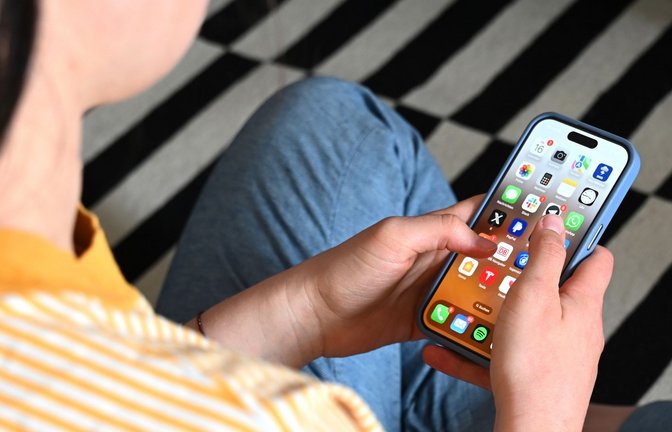 Auch in Deutschland werden Altersgrenzen für Social Media diskutiert. (Symbolbild)<span class='image-autor'>Foto: Elisa Schu/dpa</span>