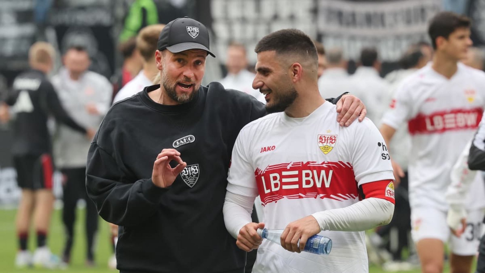 Der VfB-Trainer Sebastian Hoeneß steht voll zu seinem Kapitän Deniz Undav.Baumann/Hansi Britsch