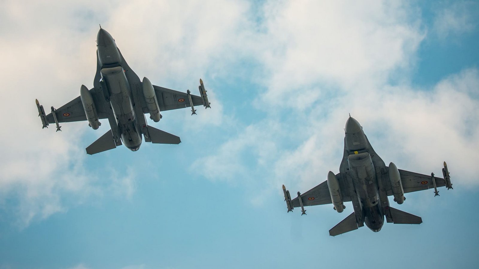 Nahe einer Gasförder-Plattform im Schwarzen Meer haben zwei rumänische Kampfjets eine Seedrohne ausgeschaltet. (Archivbild)Vadim Ghirda/AP/dpa Nahe einer Gasförder-Plattform im Schwarzen Meer haben zwei rumänische Kampfjets eine Seedrohne ausgeschaltet. (Archivbild)Vadim Ghirda/AP/dpa