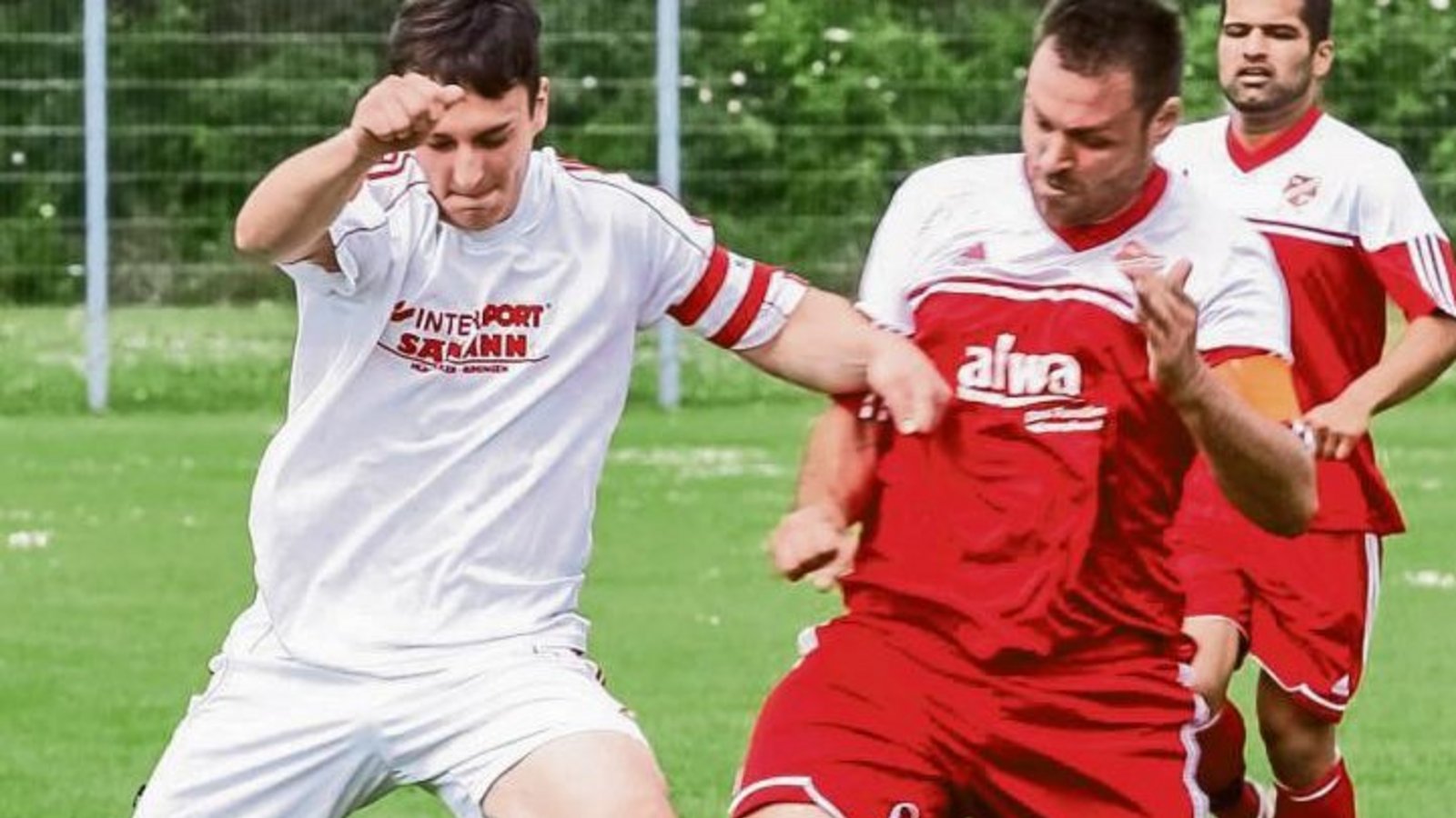Kampferprobt: Philipp Rank (links, im Duell mit Hohenhaslachs Marvin Lorch) kann mit dem TSV Großglattbach unerwartet frei aufspielen. Am Sonntag ist der FVR zu Gast. Foto: Archiv/Simecek Kampferprobt: Philipp Rank (links, im Duell mit Hohenhaslachs Marvin Lorch) kann mit dem TSV Großglattbach unerwartet frei aufspielen. Am Sonntag ist der FVR zu Gast. Foto: Archiv/Simecek