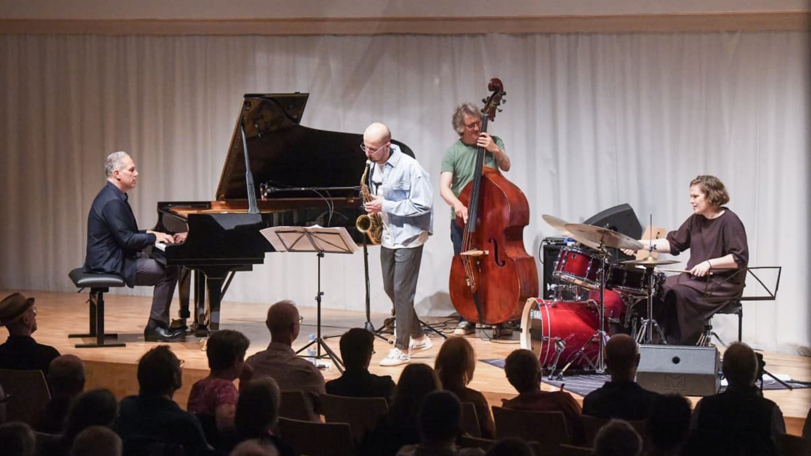 Das großartige Eva Klesse Quartett beim Konzert im Ulmer Stadthaus.Udo Eberl Das großartige Eva Klesse Quartett beim Konzert im Ulmer Stadthaus.Udo Eberl