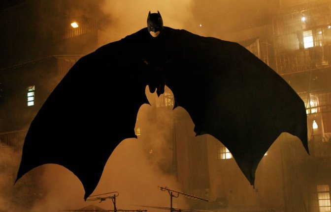 Wie jeder Comic-Fan weiß, ist Batmann eine fiktive Figur, die auch Kinogeschichte geschrieben hat. Doch was wäre, wenn der Dunkle Ritter real wäre? (Szene aus dem US-Film „Batmans Begin“,  2005).<span class='image-autor'>mago/Cinema Publishers Collection</span>