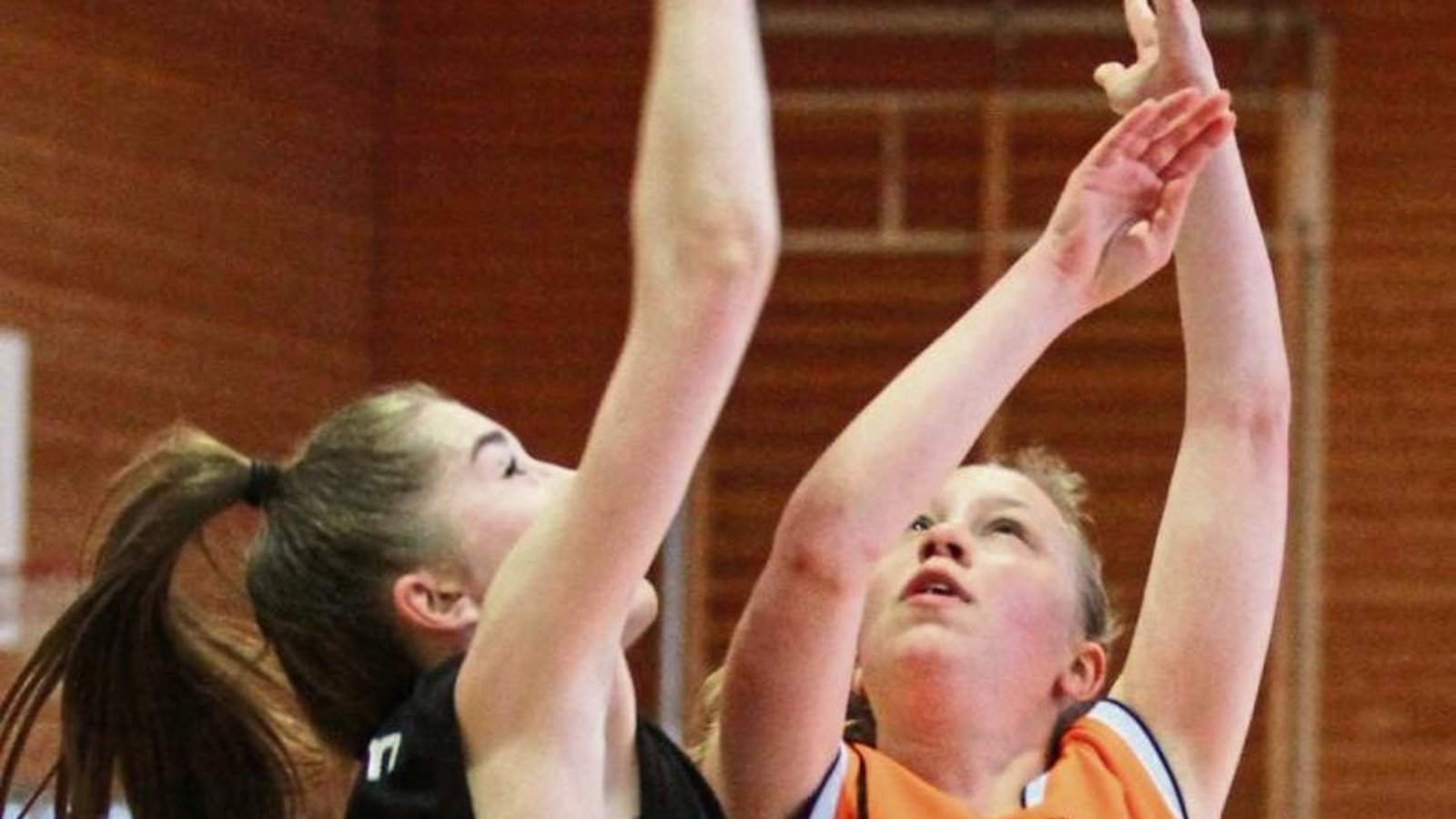 Melanie Deisch (rechts) ist eine der erfahrenen Spielerinnen, die in der Landesligasaison mehr Verantwortung übernehmen müssen. Foto: Nachreiner