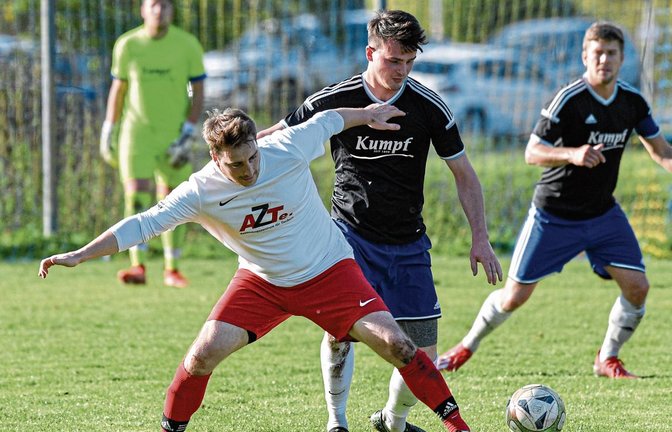 Nussdorfs Johannes Wizemann (vorne) ist mit 20 Treffern der aktuell torgefährlichste Spieler in der Kreisliga A 3.  Foto: Leitner
