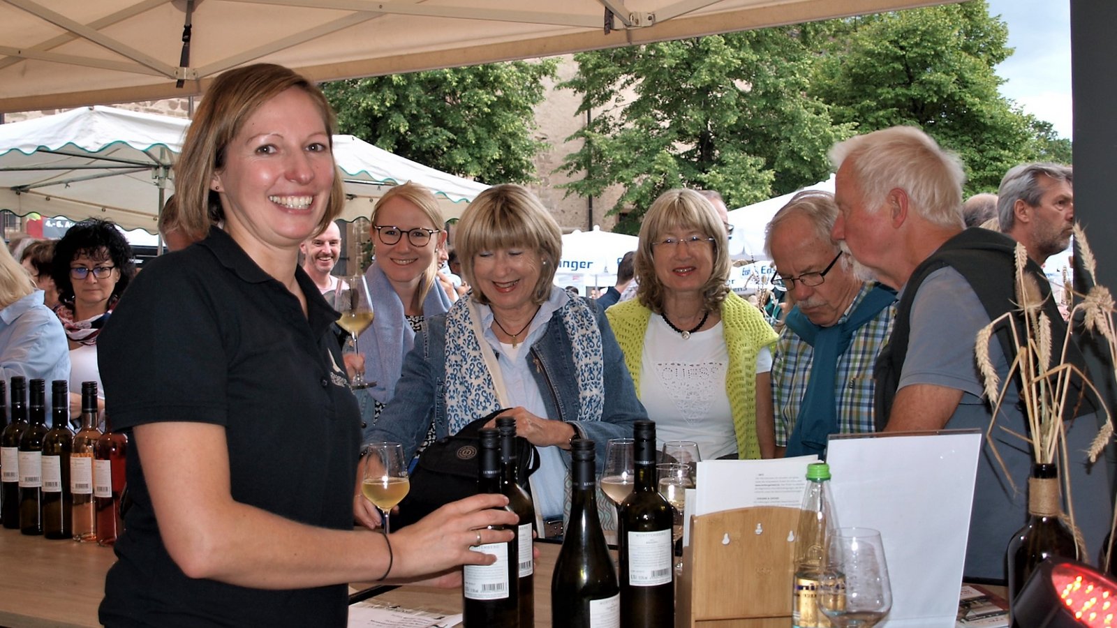 Gut besucht ist der Stand der Roßwager Lembergerland-Kellerei. Gut besucht ist der Stand der Roßwager Lembergerland-Kellerei.