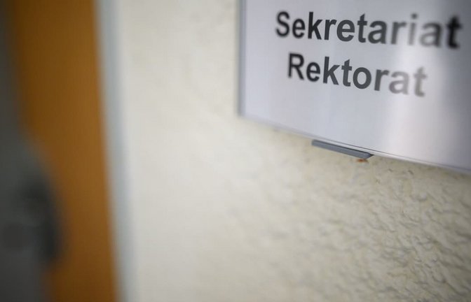 Jemand da? An etwa jeder 20. Schule im Land ist der Schulleiterposten vakant.<span class='image-autor'>Sebastian Gollnow/dpa</span>