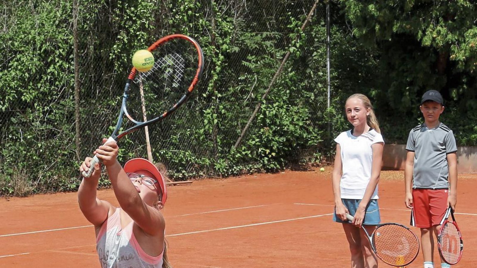 Schmetter- und Volleyschläge haben gestern Mittag das Bild beim Tenniscamp des TV Vaihingen bestimmt. Foto: Küppers