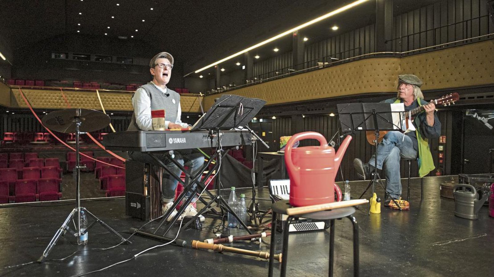 Christiane Hähnle (links) und Hartmut Hirsch treten am Samstag im Scala Ludwigsburg bei der „Langen Nacht der Inklusion“ auf.  Foto: Glemser