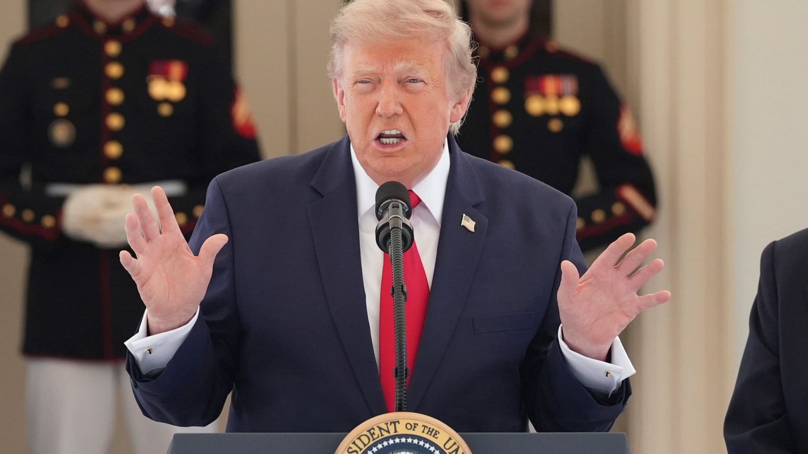 Die USA wollen den Iran weiter angreifen - das macht Trump klar.Alex Brandon/AP/dpa