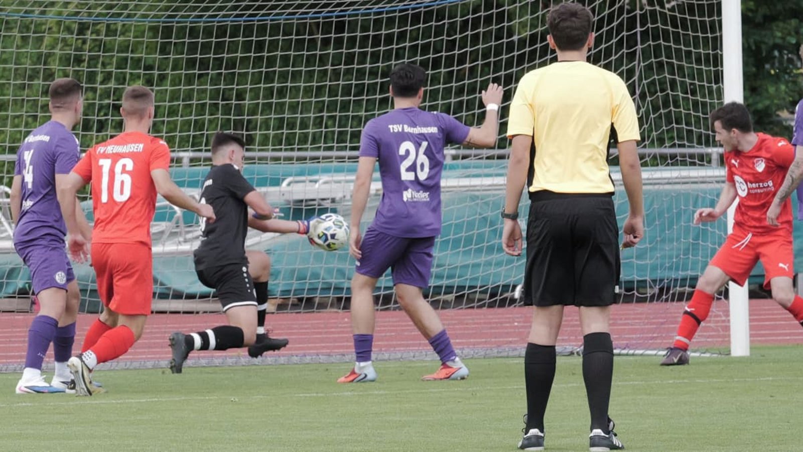 Der FC Esslingen trifft in der 1. Runde des WFV-Pokals auf den TSV Bernhausen, der FV Neuhausen ist in Dorfmerkingen gefordert. Stürmer Markus Fickeisen (rechts), der inzwischen vom FVN zum TSV Bernhausen gewechselt ist.Günter E. Bergmann Der FC Esslingen trifft in der 1. Runde des WFV-Pokals auf den TSV Bernhausen, der FV Neuhausen ist in Dorfmerkingen gefordert. Stürmer Markus Fickeisen (rechts), der inzwischen vom FVN zum TSV Bernhausen gewechselt ist.Günter E. Bergmann