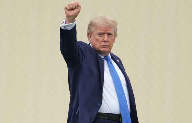Verkündet immer wieder, der Sieg gegen den Iran sei nahe: US-Präsident Donald Trump. Doch davon ist nicht zu sehen.<span class='image-autor'>Mark Schiefelbein/AP/dpa</span>