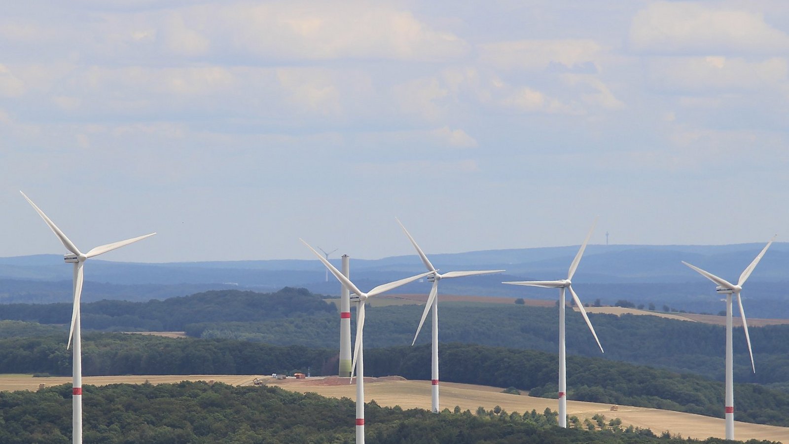 Die vorgesehenen Windanlagen auf dem Weitfeld zwischen Sersheim, Oberriexingen und Kleinglattbach würden laut der jetzigen Planung mit der Stromtrasse Süd-West-Link kollidieren. Symbolbild: Foto: Pixabay/Dieter444 Die vorgesehenen Windanlagen auf dem Weitfeld zwischen Sersheim, Oberriexingen und Kleinglattbach würden laut der jetzigen Planung mit der Stromtrasse Süd-West-Link kollidieren. Symbolbild: Foto: Pixabay/Dieter444