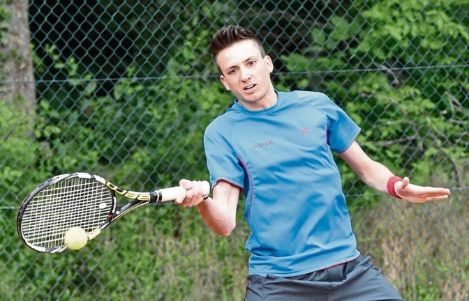 Luca Thoma ließ Keven Schmollinger beim 6:1 und 6:2 keine Chance.  Foto: Leitner